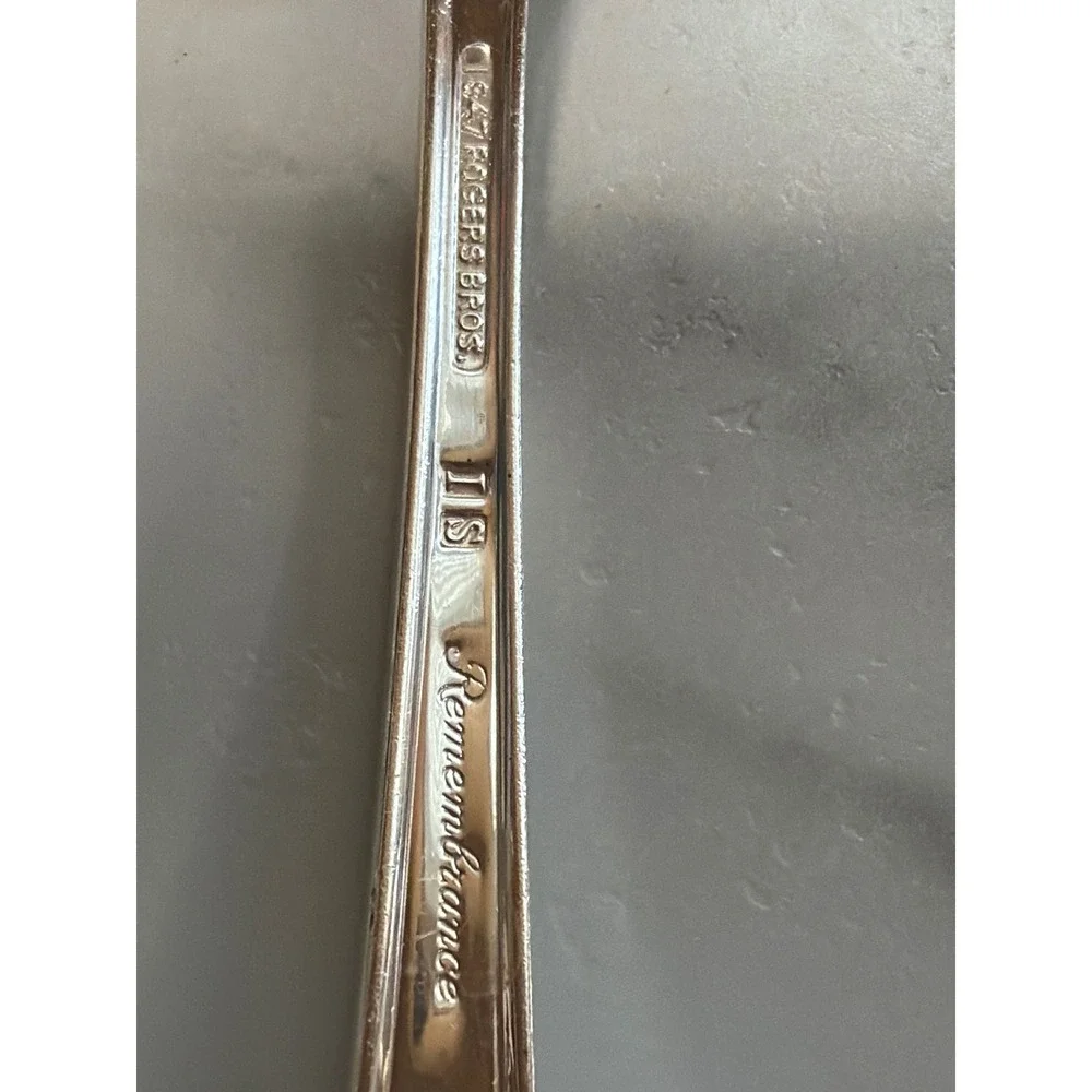 1847 Rogers Bros Remembrance silverplate flatware set in a vintage wooden chest